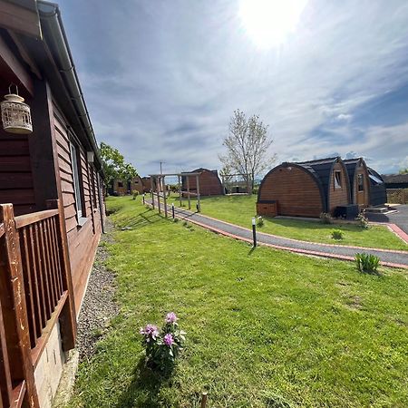 Hotel Hedgehog Glamping Pod School House Farm à Leighton  Extérieur photo
