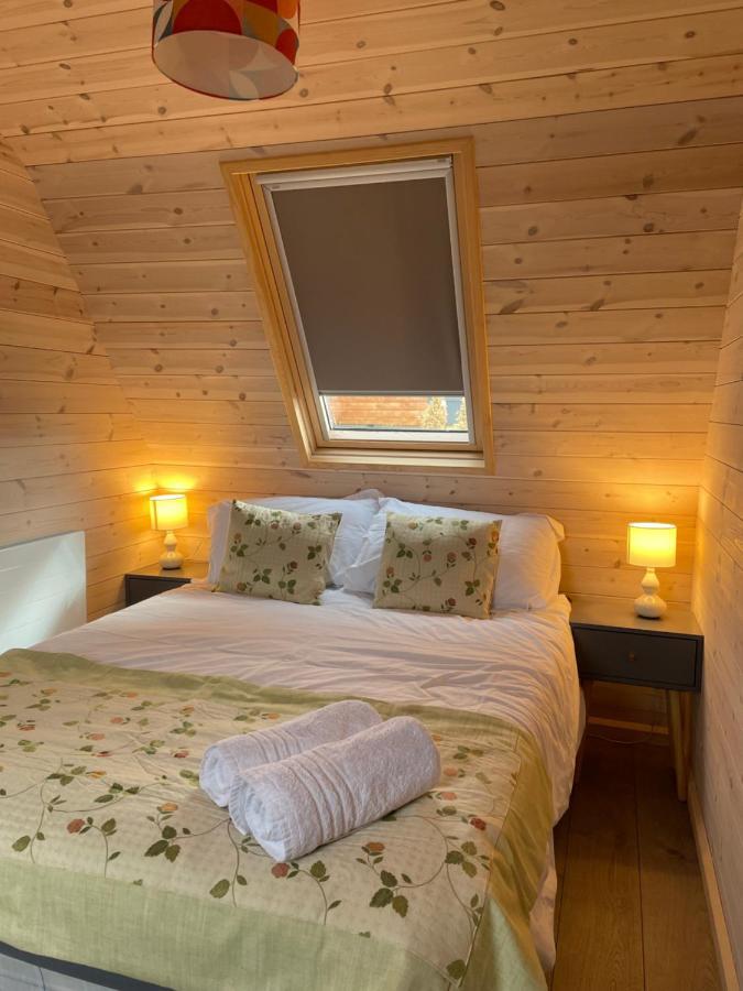 Hotel Hedgehog Glamping Pod School House Farm à Leighton  Extérieur photo