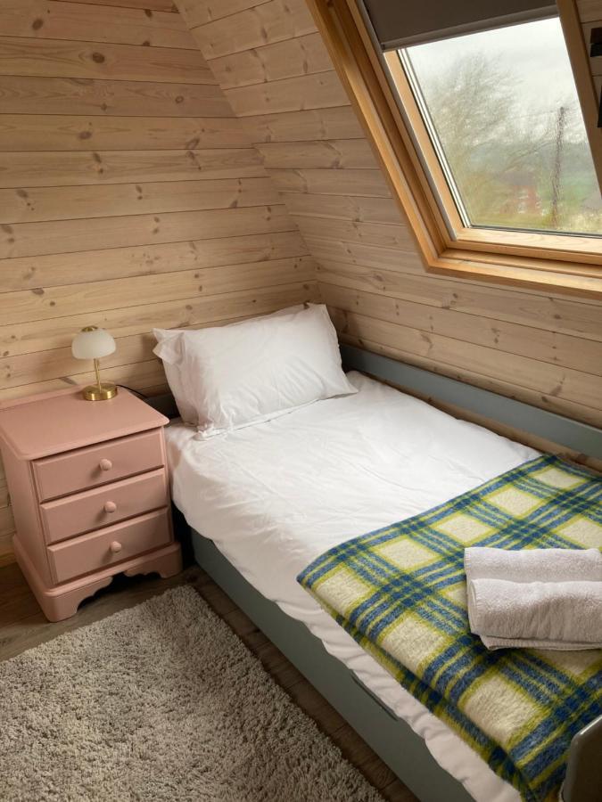 Hotel Hedgehog Glamping Pod School House Farm à Leighton  Extérieur photo